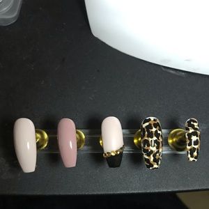 Press on nails